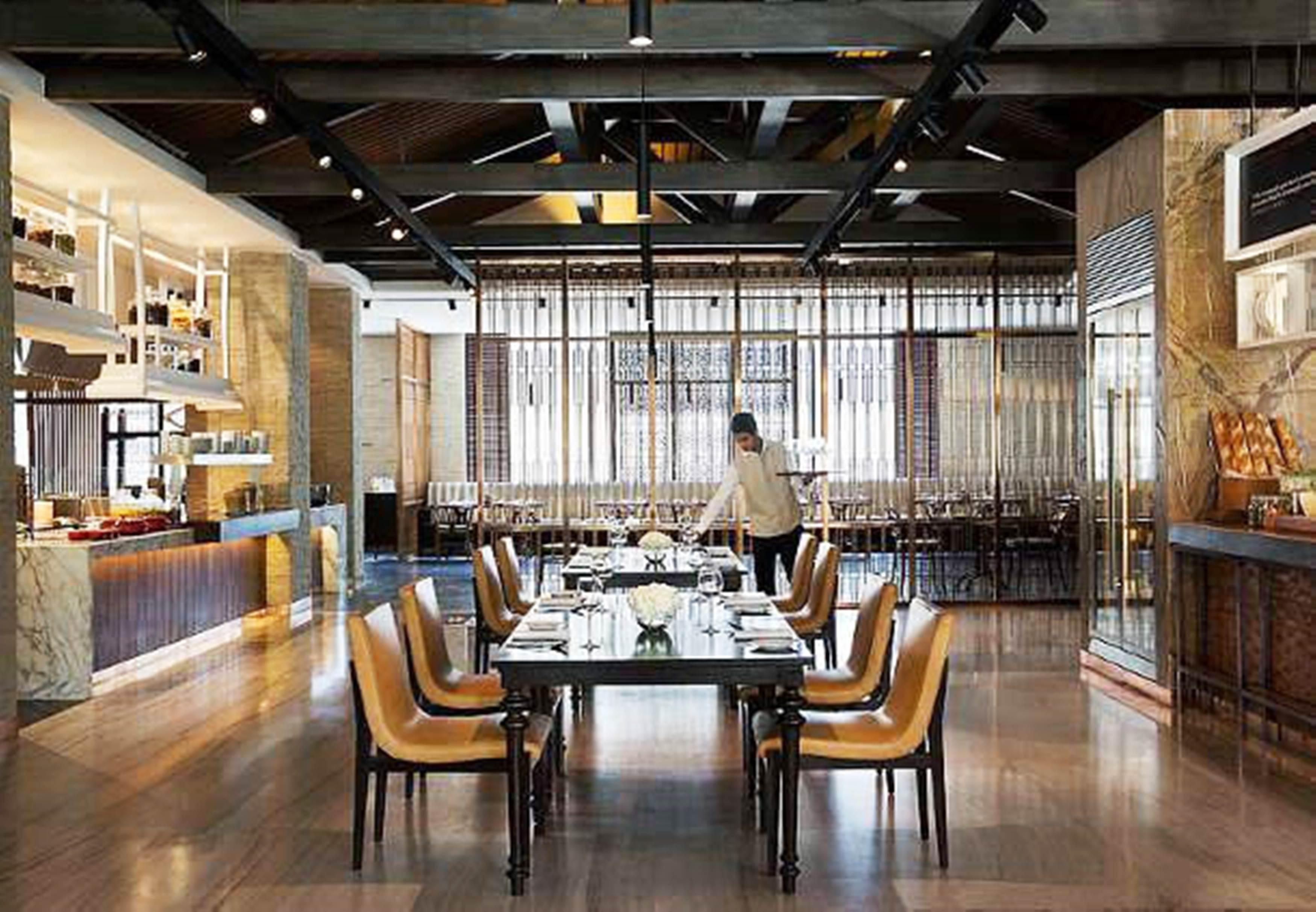 Jw Marriott Hotel New Delhi Aerocity Eksteriør bilde The restaurant