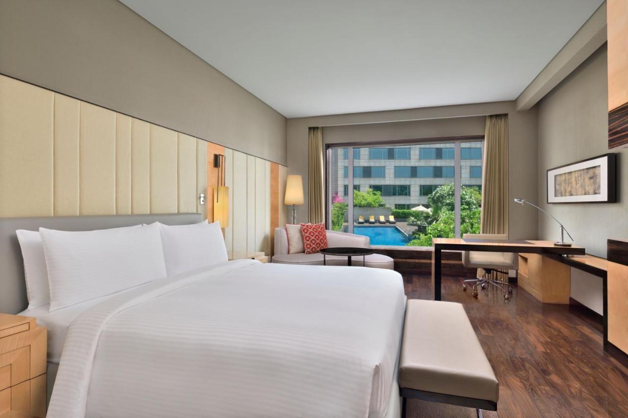 Jw Marriott Hotel New Delhi Aerocity Eksteriør bilde Deluxe Pool View Room