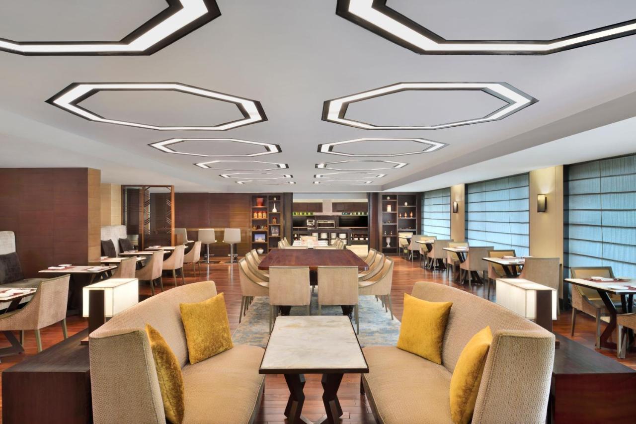Jw Marriott Hotel New Delhi Aerocity Eksteriør bilde The lounge at the airport