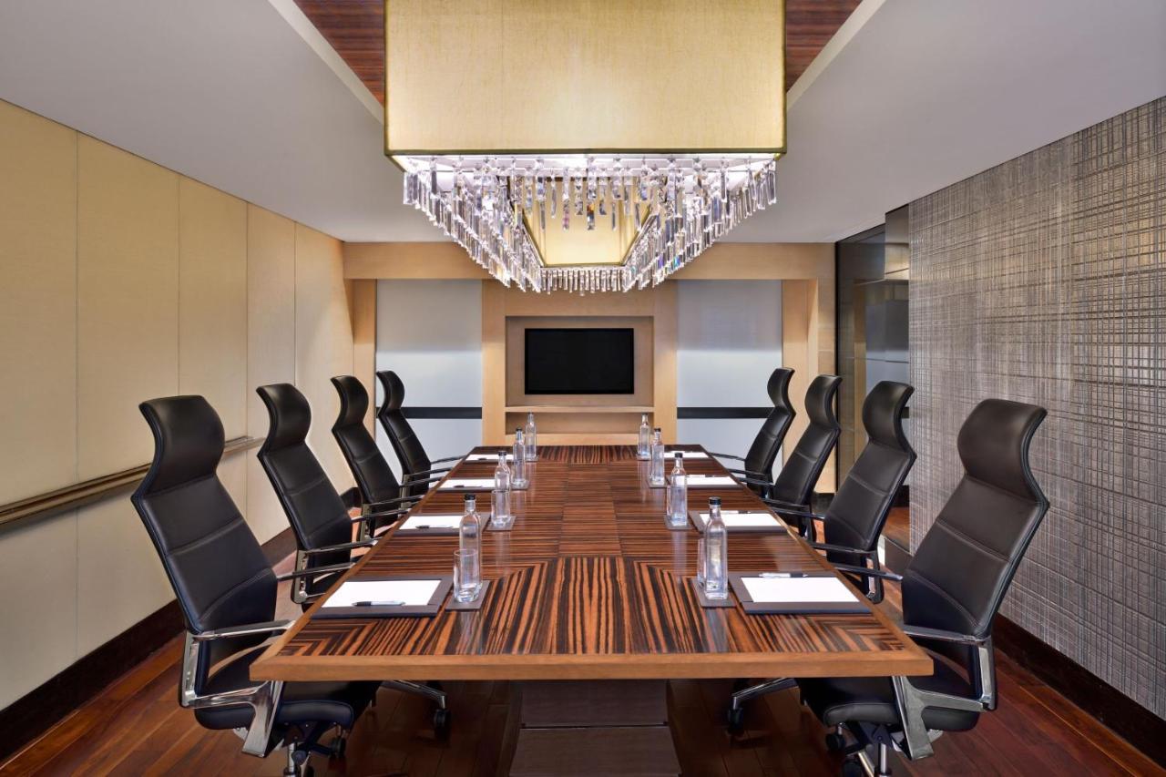 Jw Marriott Hotel New Delhi Aerocity Eksteriør bilde Boardroom at The Westin Mumbai International Airport