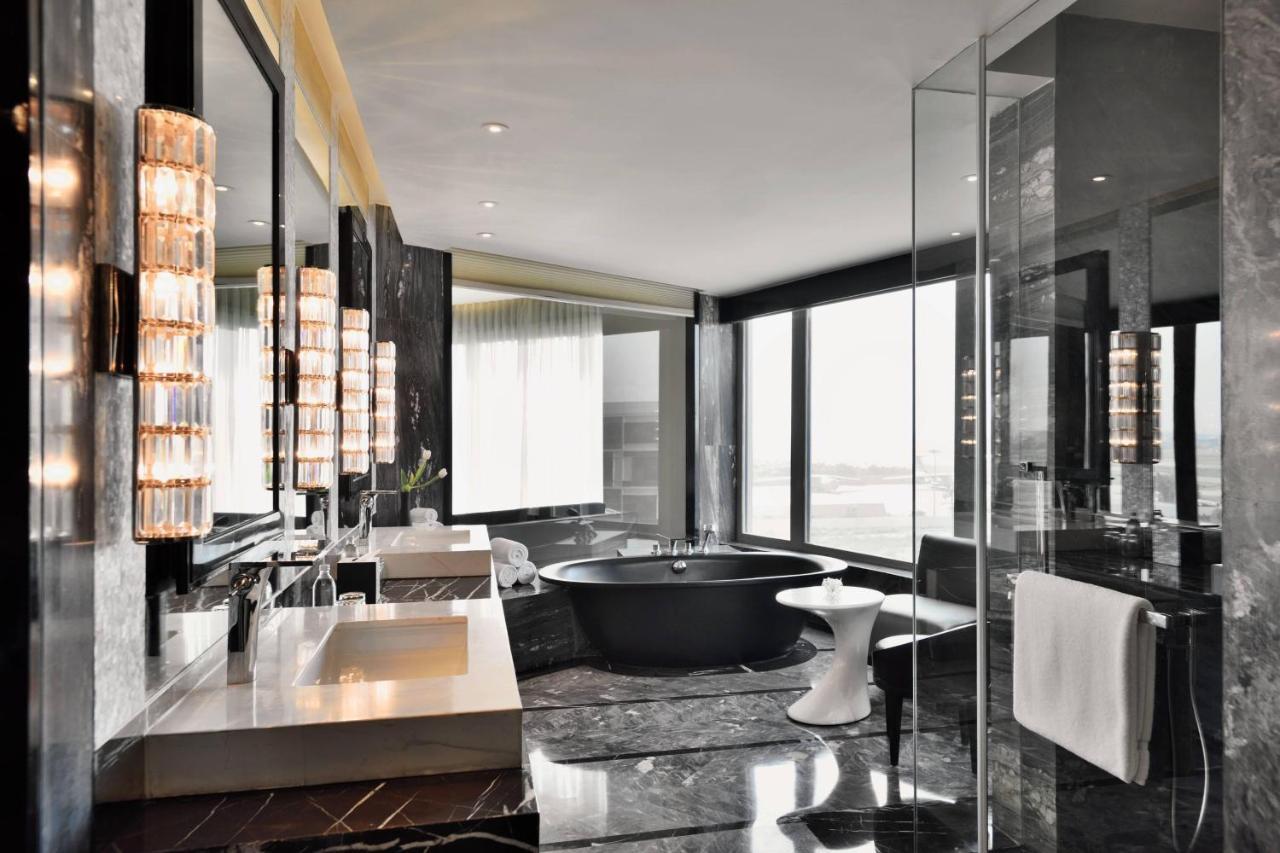 Jw Marriott Hotel New Delhi Aerocity Eksteriør bilde Bathroom