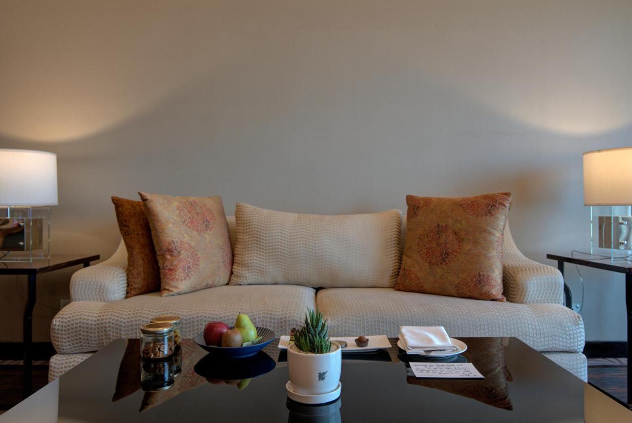 Jw Marriott Hotel New Delhi Aerocity Eksteriør bilde A sofa