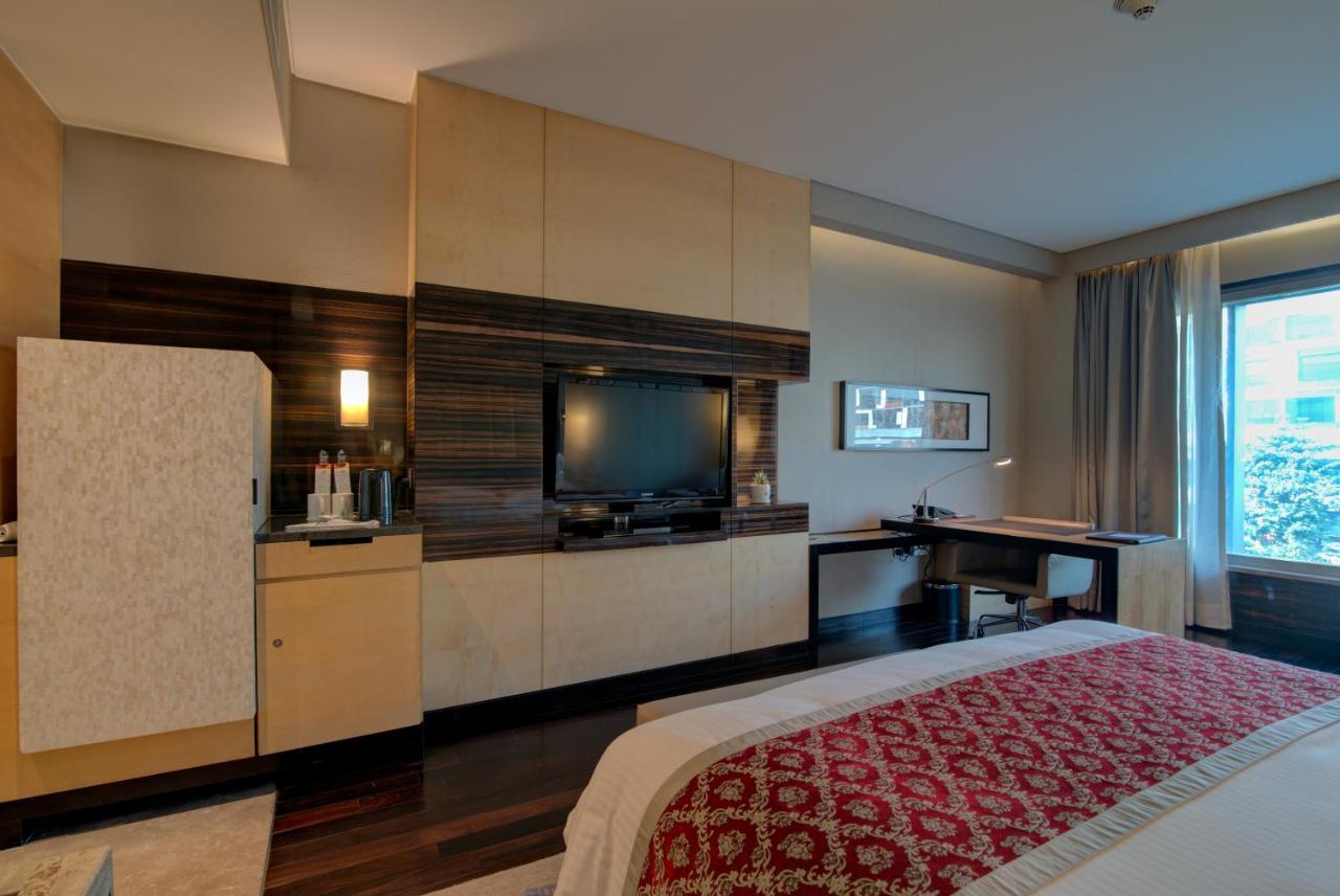 Jw Marriott Hotel New Delhi Aerocity Eksteriør bilde A room at the hotel