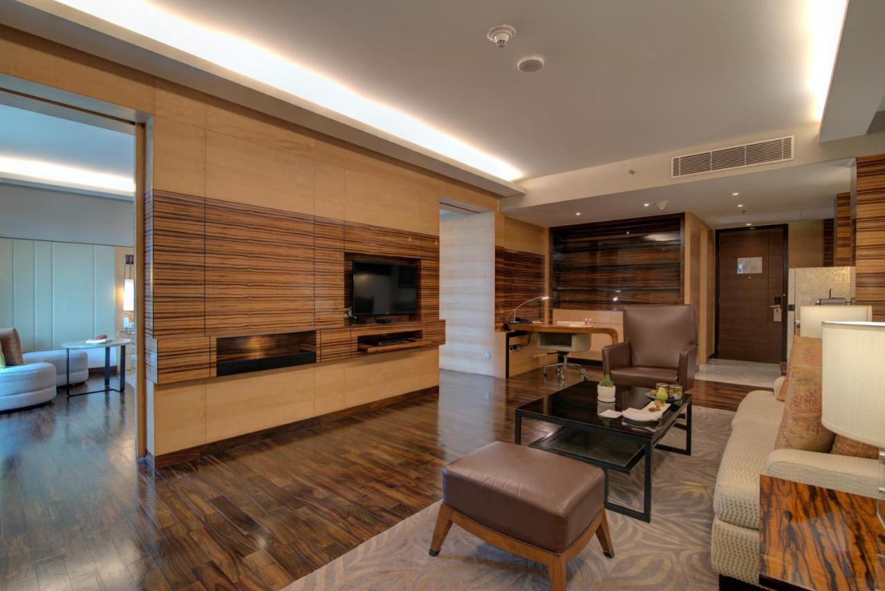 Jw Marriott Hotel New Delhi Aerocity Eksteriør bilde A suite at the hotel