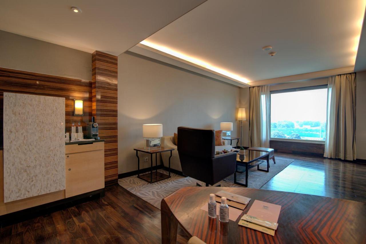 Jw Marriott Hotel New Delhi Aerocity Eksteriør bilde A suite at the hotel