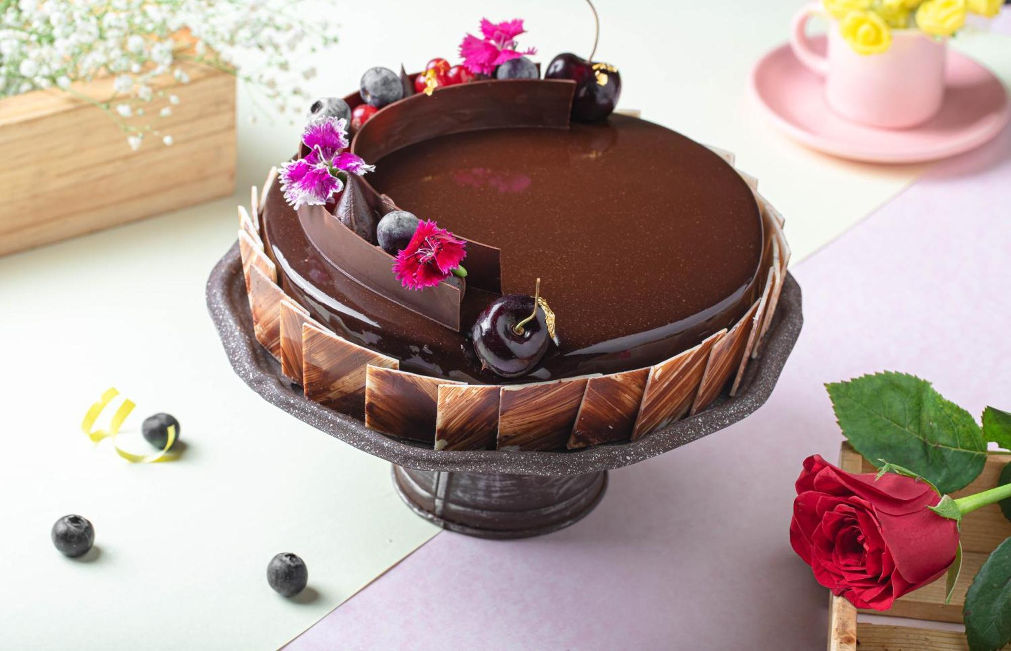 Jw Marriott Hotel New Delhi Aerocity Eksteriør bilde A chocolate cake