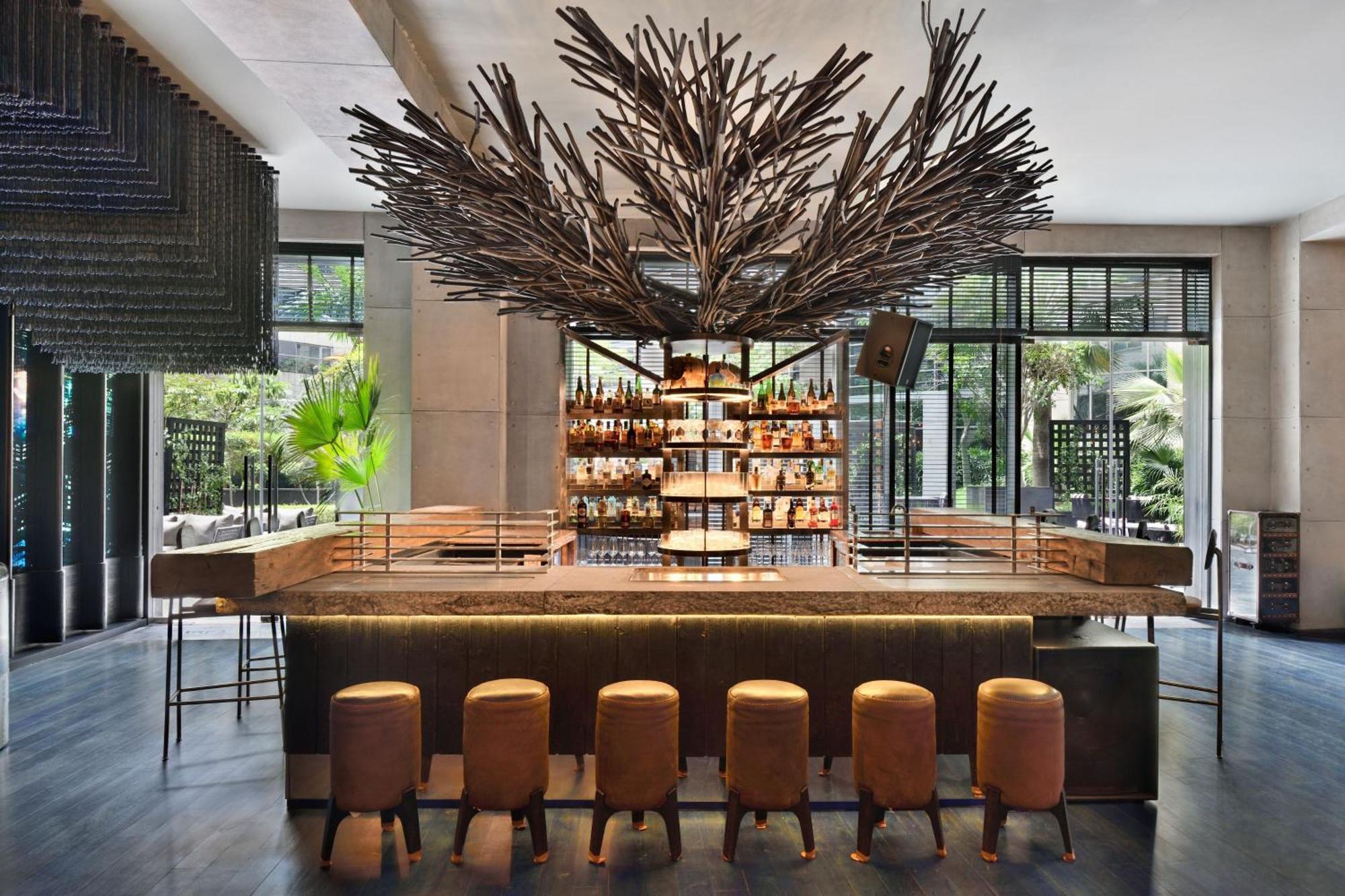 Jw Marriott Hotel New Delhi Aerocity Eksteriør bilde The bar at the hotel